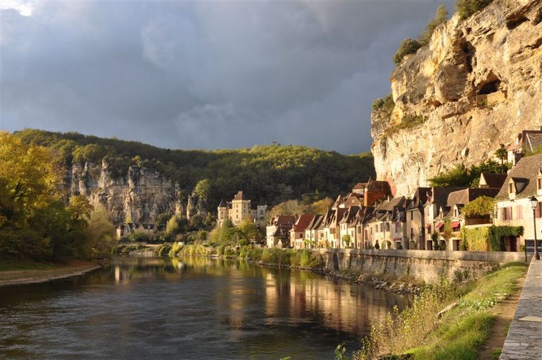Anne Bécheau, Anne Becheau, visites guidées, visites privées, excursions, guide conférencière, Recherches historiques, Dordogne, Périgord, Perigord, périgord, visites guidées sarlat dordogne périgord, Anne Bécheau, Anne Becheau, visites guidées, visites privées, excursions, guide conférencière, Recherches historiques en Dordogne Périgord dordogne périgord, grottes ornées, habitats troglodytiques, mottes castrales, forteresses féodales, châteaux renaissance, manoirs, four banal, moulins, chartreuse