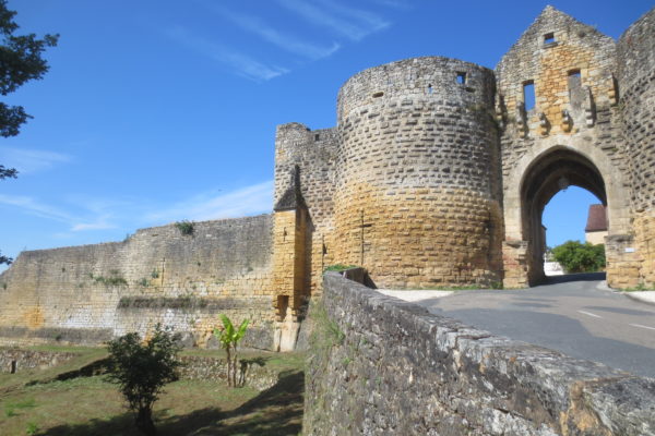 Anne Bécheau, Anne Becheau, visites guidées, visites privées, excursions, guide conférencière, Recherches historiques, Dordogne, Périgord, Perigord, périgord, visites guidées sarlat dordogne périgord, Anne Bécheau, Anne Becheau, visites guidées, visites privées, excursions, guide conférencière, Recherches historiques en Dordogne Périgord dordogne périgord, grottes ornées, habitats troglodytiques, mottes castrales, forteresses féodales, châteaux renaissance, manoirs, four banal, moulins, chartreuse