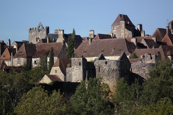 Trouver un guide pour visiter le périgord : Anne Bécheau, guide conférencière et historienne vous propose un grand nombre d'excursions guidées en Dordogne Périgord, visites guidées, visites privées, excursions, guide conférencière, Recherches historiques, Dordogne, Périgord, Perigord, périgord, visites guidées sarlat dordogne périgord, Anne Bécheau, Anne Becheau, visites guidées, visites privées, excursions, guide conférencière, Recherches historiques en Dordogne Périgord dordogne périgord, grottes ornées, habitats troglodytiques, mottes castrales, forteresses féodales, châteaux renaissance, manoirs, four banal, moulins, chartreuse