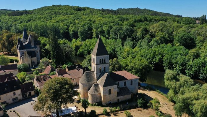 Trouver un guide pour visiter le périgord : Anne Bécheau, guide conférencière et historienne vous propose un grand nombre d'excursions guidées en Dordogne Périgord, visites guidées, visites privées, excursions, guide conférencière, Recherches historiques, Dordogne, Périgord, Perigord, périgord, visites guidées sarlat dordogne périgord, Anne Bécheau, Anne Becheau, visites guidées, visites privées, excursions, guide conférencière, Recherches historiques en Dordogne Périgord dordogne périgord, grottes ornées, habitats troglodytiques, mottes castrales, forteresses féodales, châteaux renaissance, manoirs, four banal, moulins, chartreuse